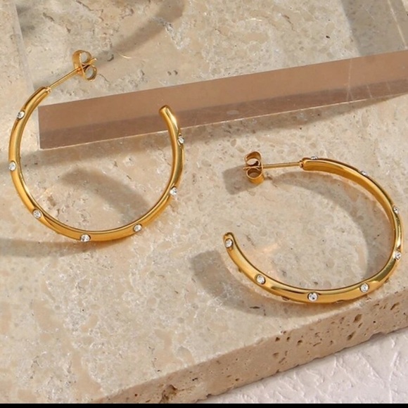 ⭐️ New Classic Gold Plated Zircon Hoop Earrings - Picture 4 of 7